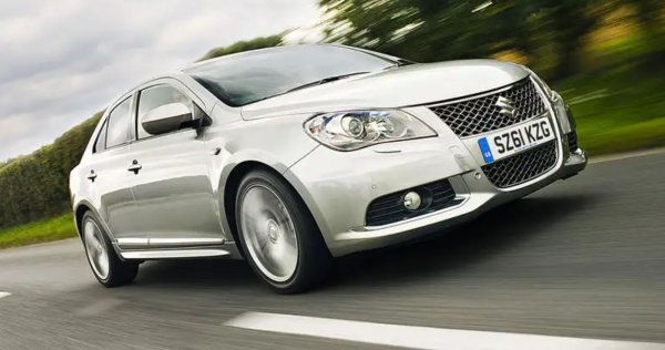 Ако някога е имало кола, за която сте знаели от самото начало, че ще се продава в минимални количества, от това е Kizashi. Купувачите на Suzuki харесват малки, евтини хечбеци, така че идеята за седан с 2,4-литров бензинов двигател и задвижване на четирите колела ще се хареса само на малка аудитория. 